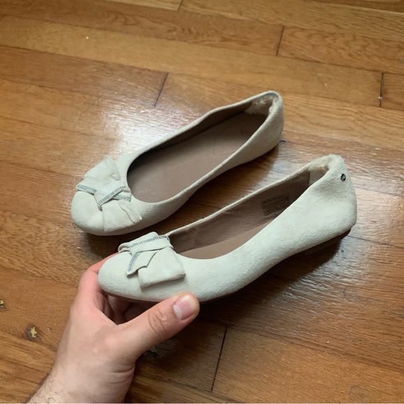 Womens Ugg Flats - Picture 2 of 9